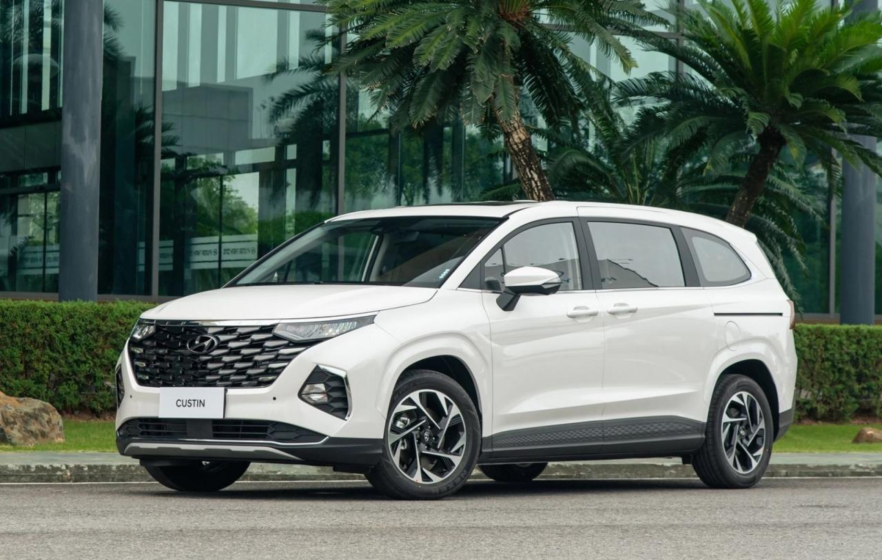 Đèn cản sau hyundai custin