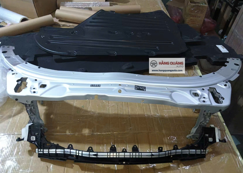 XƯƠNG TRÊN KÉT NƯỚC MERCEDES C200 C250 C300 2016 2018